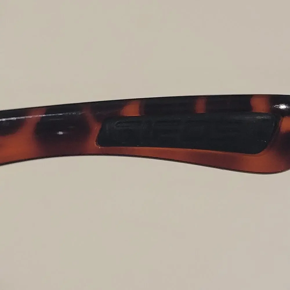 Tifosi Mast SL wrap around tortoise frame sunglasses. Unisex.